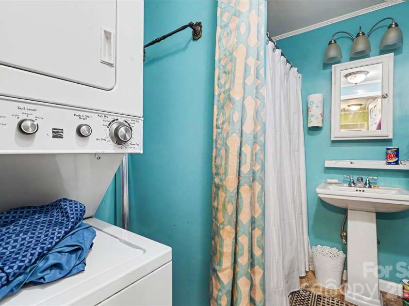 301 Hampton Road, Lancaster, SC 29720.  MLS# CAR4377580, YatesRealty ID 19822. 