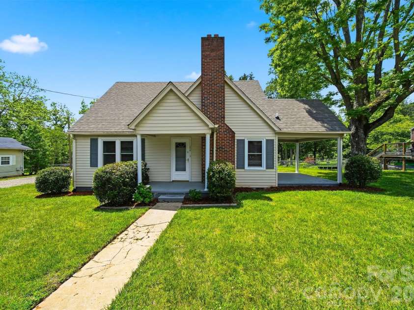 210 Valdese Drive, Morganton, NC 28655.  MLS# CAR4379851, YatesRealty ID 19823. 