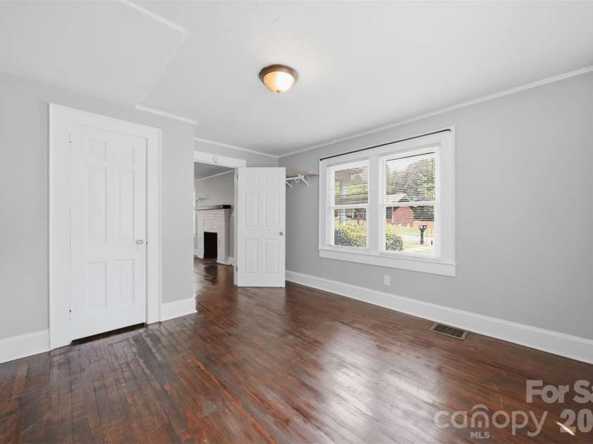 210 Valdese Drive, Morganton, NC 28655.  MLS# CAR4379851, YatesRealty ID 19823. 