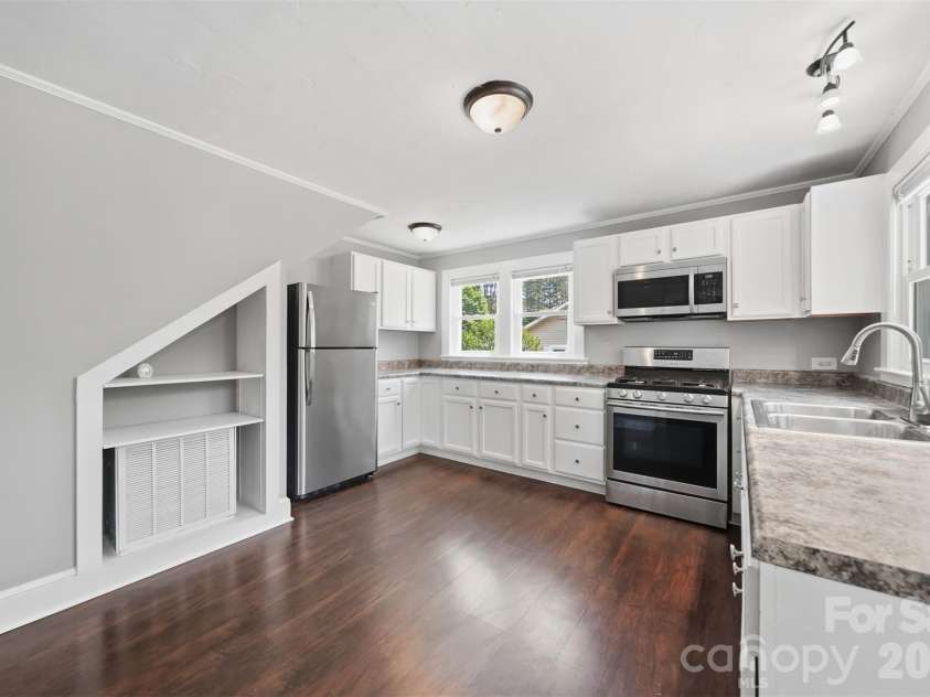 210 Valdese Drive, Morganton, NC 28655.  MLS# CAR4379851, YatesRealty ID 19823. 