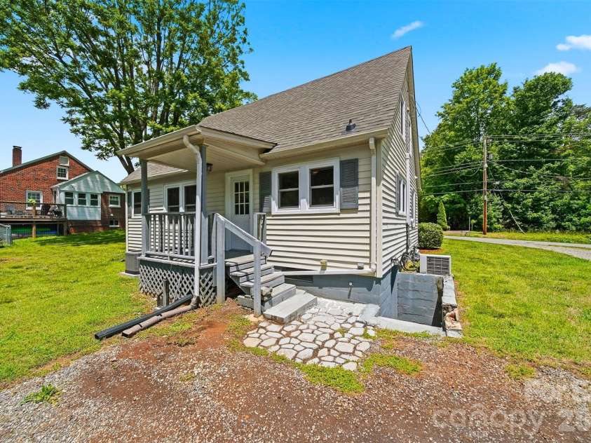 210 Valdese Drive, Morganton, NC 28655.  MLS# CAR4379851, YatesRealty ID 19823. 
