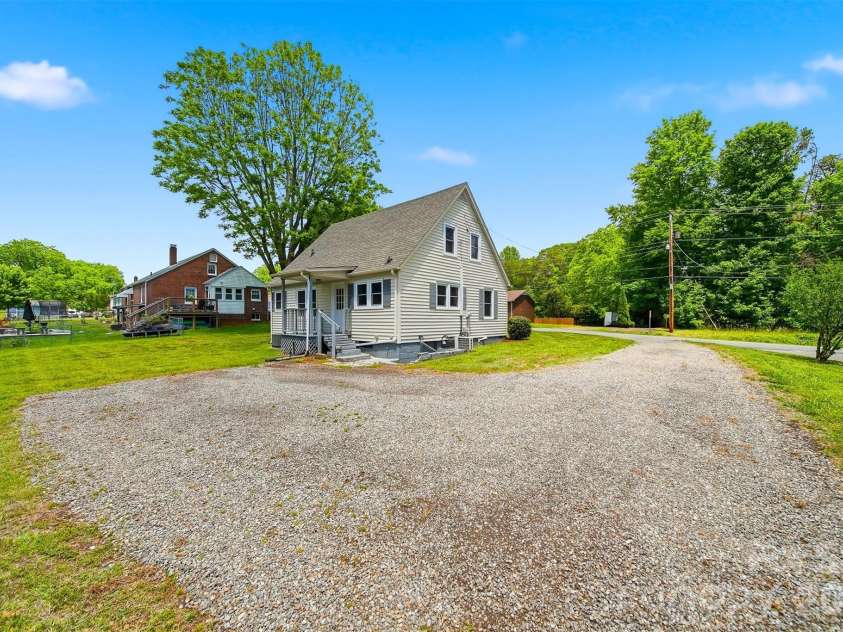 210 Valdese Drive, Morganton, NC 28655.  MLS# CAR4379851, YatesRealty ID 19823. 