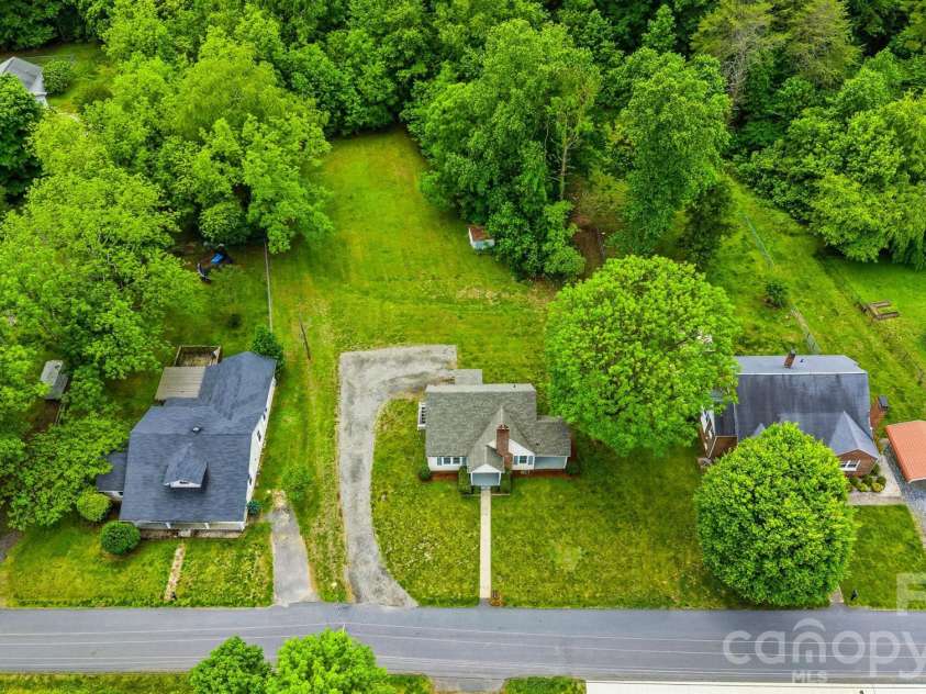 210 Valdese Drive, Morganton, NC 28655.  MLS# CAR4379851, YatesRealty ID 19823. 