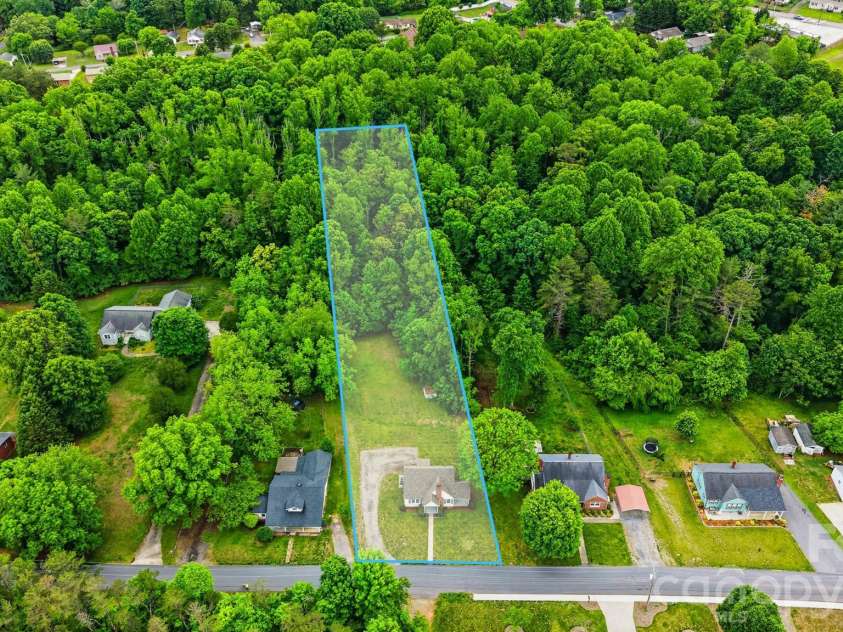 210 Valdese Drive, Morganton, NC 28655.  MLS# CAR4379851, YatesRealty ID 19823. 