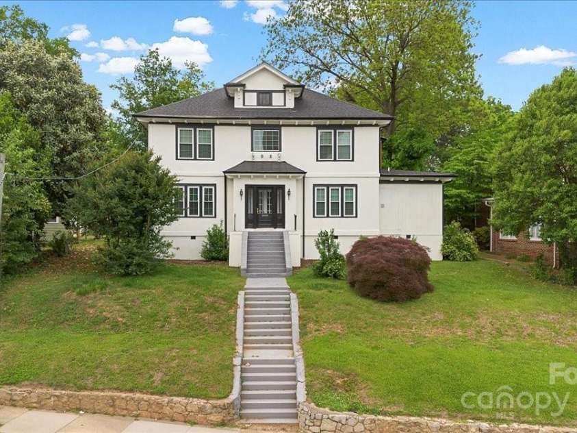 1523 1st Street, Winston Salem, NC 27104.  MLS# CAR4253309, YatesRealty ID 19824. 