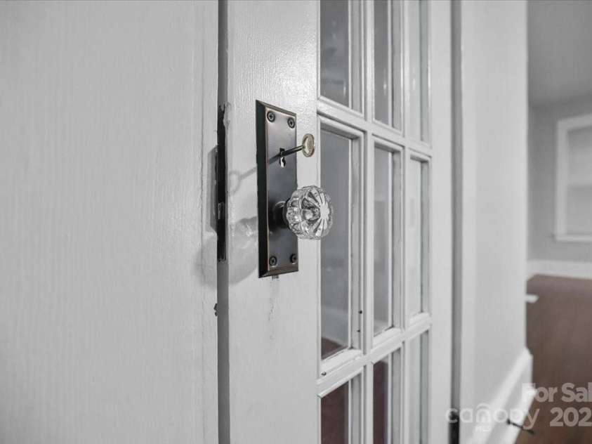 1523 1st Street, Winston Salem, NC 27104.  MLS# CAR4253309, YatesRealty ID 19824. 