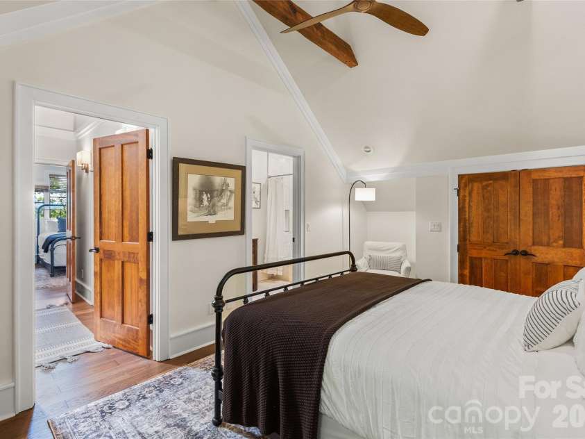 48 Bearfoot Lane, Highlands, NC 28741.  MLS# CAR4379845, YatesRealty ID 19825. 2nd Guest Ensuites on the 2nd Level