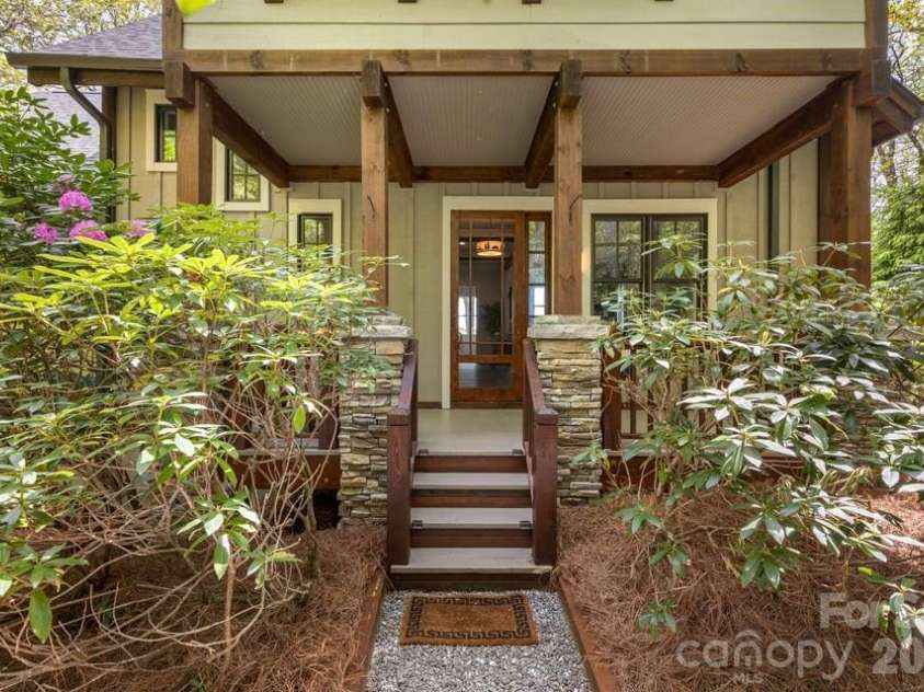 48 Bearfoot Lane, Highlands, NC 28741.  MLS# CAR4379845, YatesRealty ID 19825. 