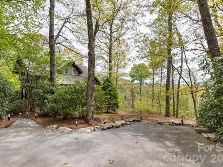 48 Bearfoot Lane, Highlands, NC 28741.  MLS# CAR4379845, YatesRealty ID 19825. 