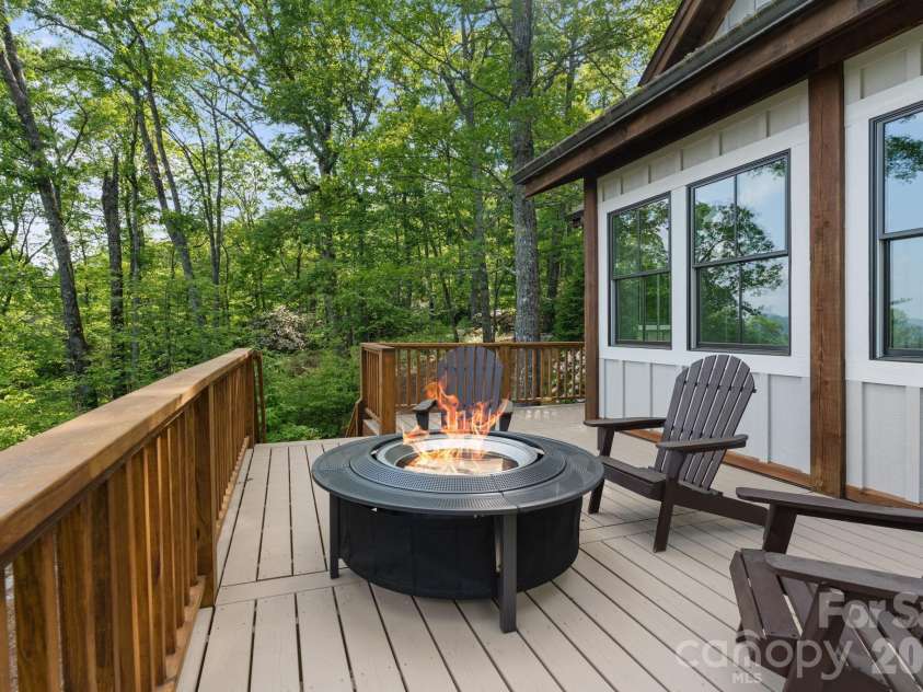 48 Bearfoot Lane, Highlands, NC 28741.  MLS# CAR4379845, YatesRealty ID 19825. 