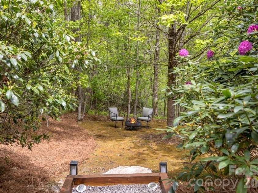 48 Bearfoot Lane, Highlands, NC 28741.  MLS# CAR4379845, YatesRealty ID 19825. 