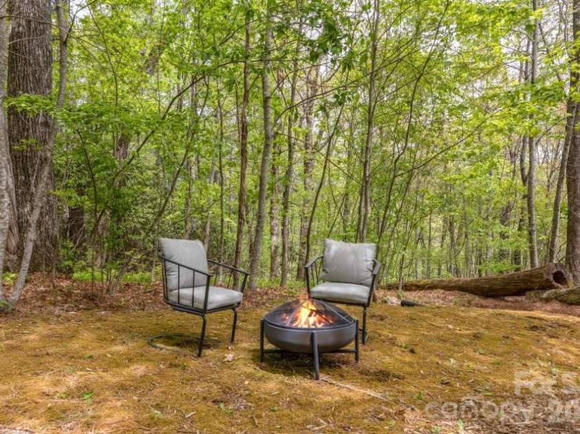 48 Bearfoot Lane, Highlands, NC 28741.  MLS# CAR4379845, YatesRealty ID 19825. 