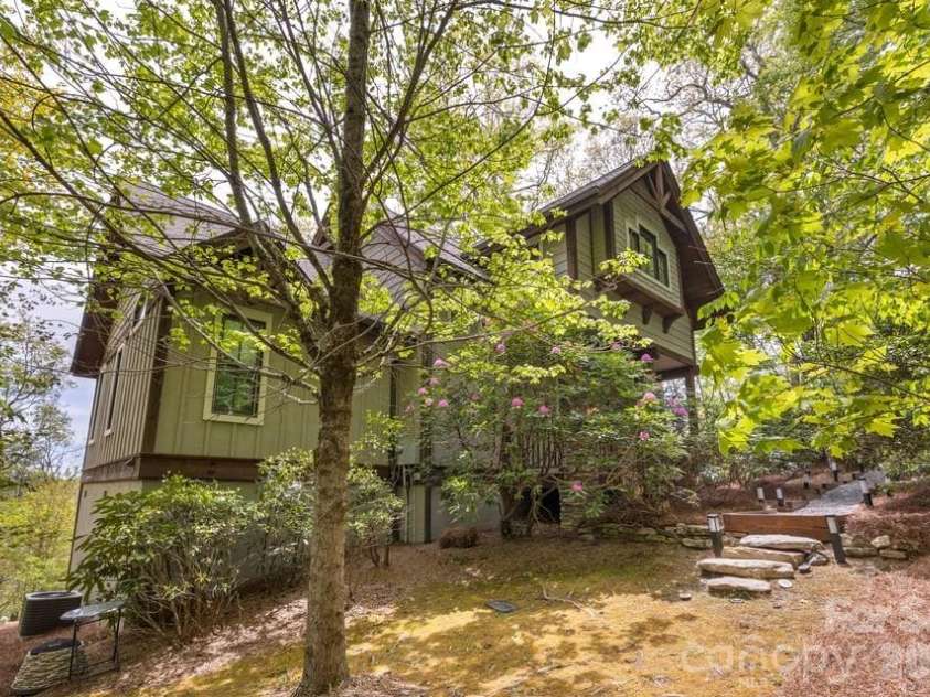 48 Bearfoot Lane, Highlands, NC 28741.  MLS# CAR4379845, YatesRealty ID 19825. 