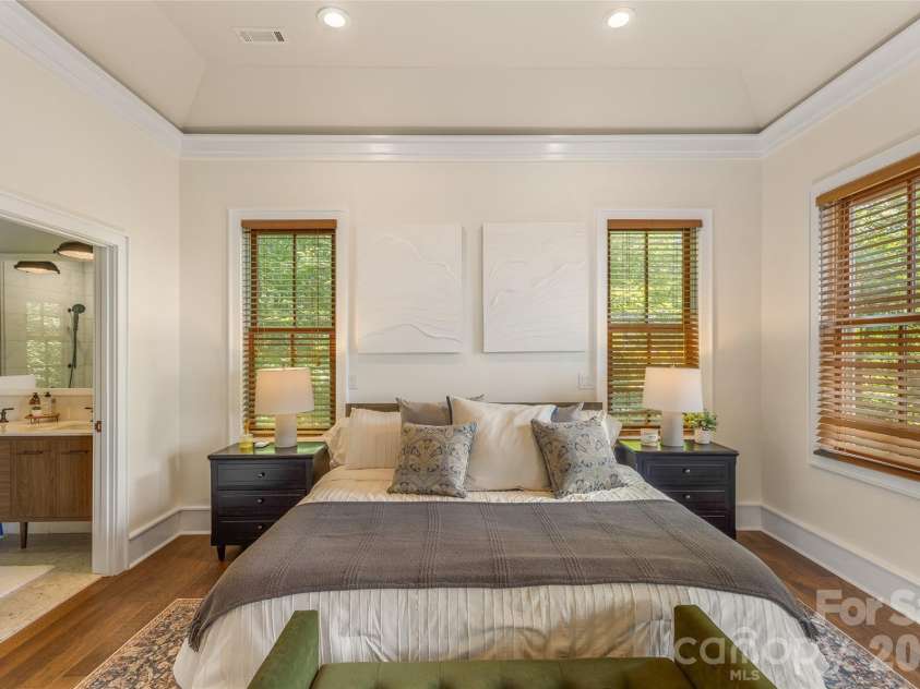 48 Bearfoot Lane, Highlands, NC 28741.  MLS# CAR4379845, YatesRealty ID 19825. Primary Ensuite on the Main Level