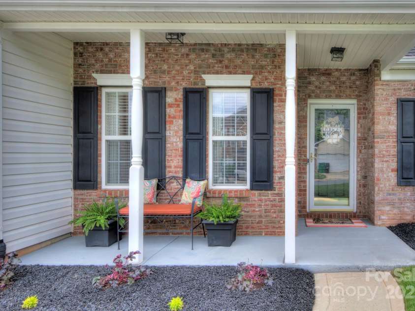 5748 Timbertop Lane, Charlotte, NC 28215.  MLS# CAR4259998, YatesRealty ID 19825. 