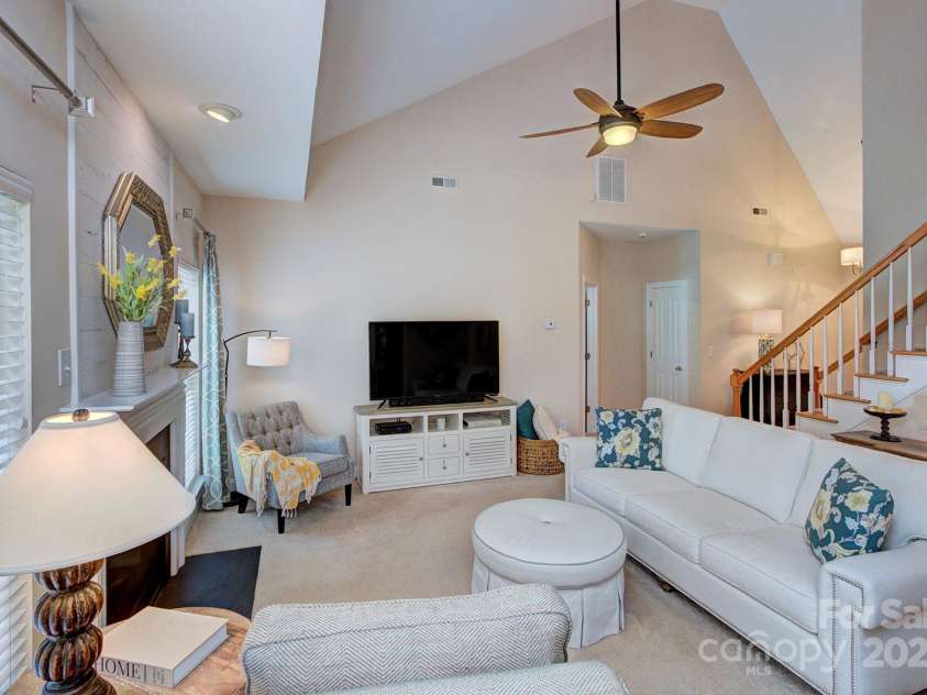 5748 Timbertop Lane, Charlotte, NC 28215.  MLS# CAR4259998, YatesRealty ID 19825. 
