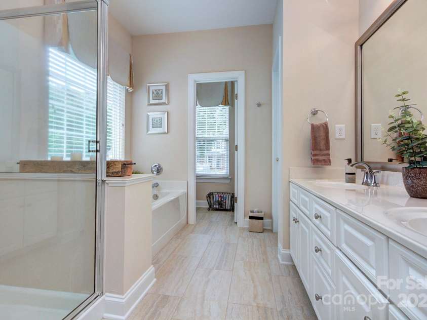 5748 Timbertop Lane, Charlotte, NC 28215.  MLS# CAR4259998, YatesRealty ID 19825. 