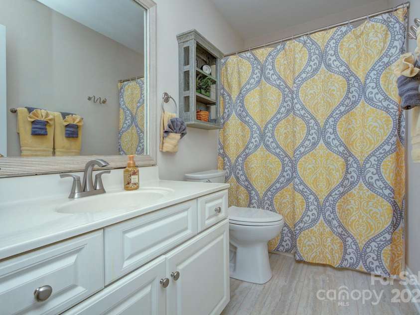 5748 Timbertop Lane, Charlotte, NC 28215.  MLS# CAR4259998, YatesRealty ID 19825. 