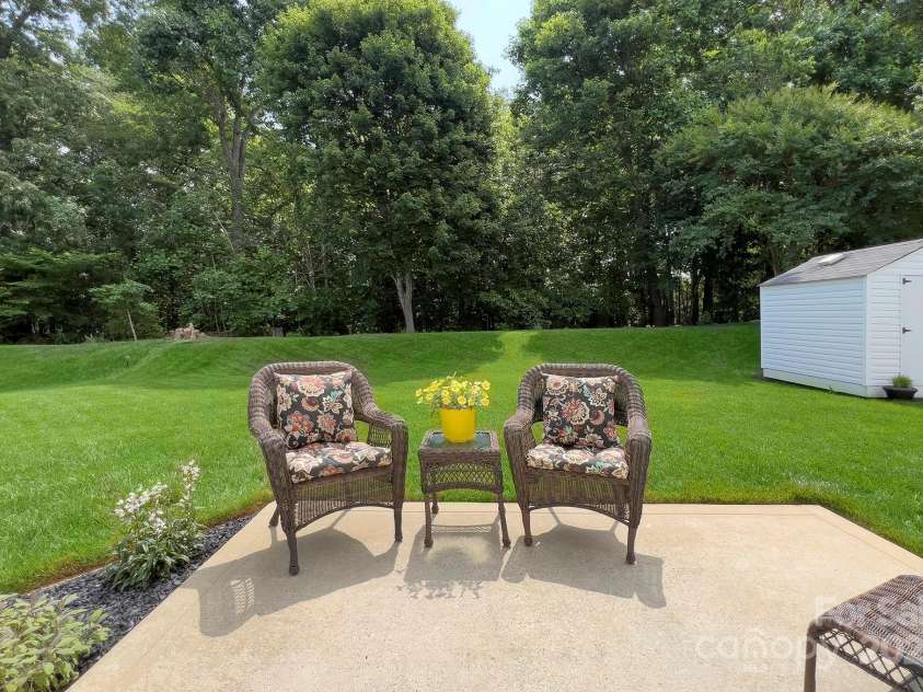 5748 Timbertop Lane, Charlotte, NC 28215.  MLS# CAR4259998, YatesRealty ID 19825. 