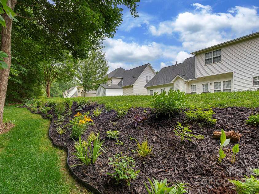5748 Timbertop Lane, Charlotte, NC 28215.  MLS# CAR4259998, YatesRealty ID 19825. 