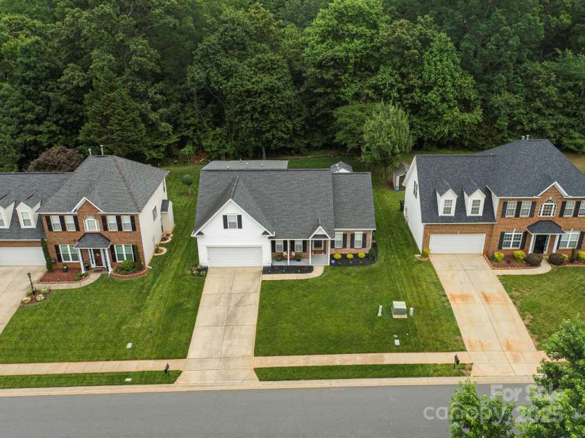 5748 Timbertop Lane, Charlotte, NC 28215.  MLS# CAR4259998, YatesRealty ID 19825. 