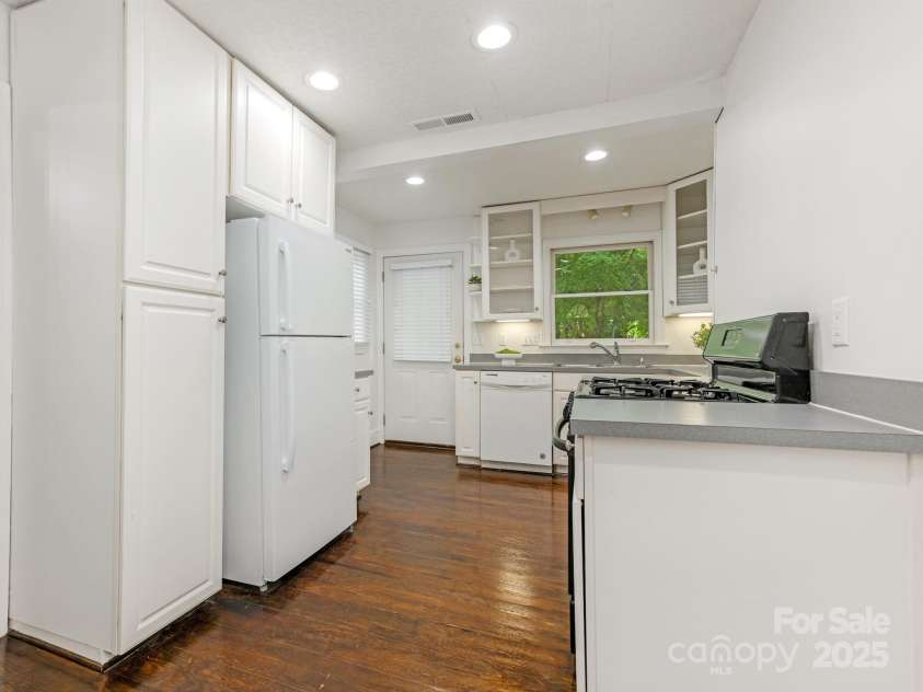 3339 Benard Avenue, Charlotte, NC 28206.  MLS# CAR4266439, YatesRealty ID 19826. 