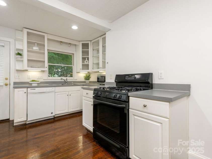 3339 Benard Avenue, Charlotte, NC 28206.  MLS# CAR4266439, YatesRealty ID 19826. 