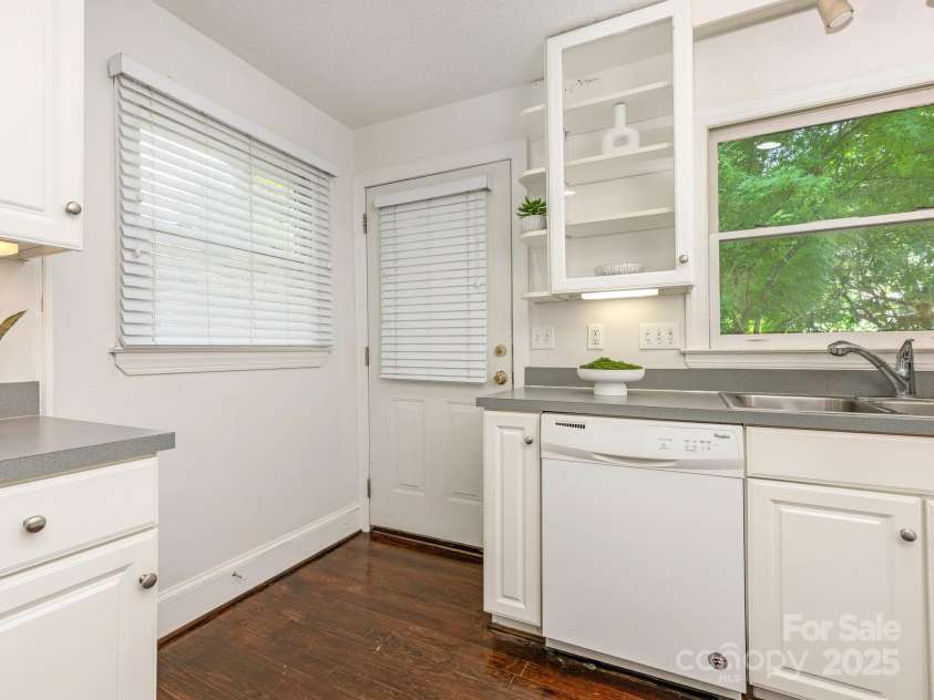 3339 Benard Avenue, Charlotte, NC 28206.  MLS# CAR4266439, YatesRealty ID 19826. 