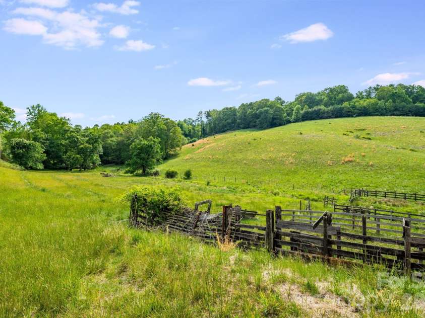 435 Upper Glady Fork Road, Candler, NC 28715.  MLS# CAR4377786, YatesRealty ID 19827. 