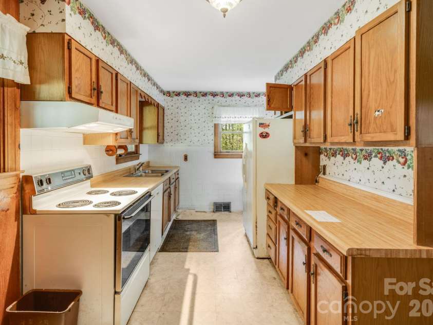 435 Upper Glady Fork Road, Candler, NC 28715.  MLS# CAR4377786, YatesRealty ID 19827. 