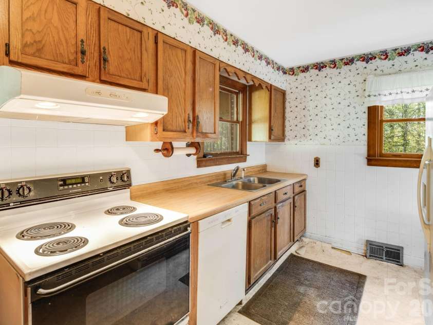 435 Upper Glady Fork Road, Candler, NC 28715.  MLS# CAR4377786, YatesRealty ID 19827. 