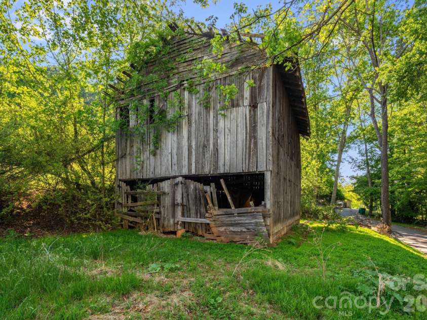 435 Upper Glady Fork Road, Candler, NC 28715.  MLS# CAR4377786, YatesRealty ID 19827. 