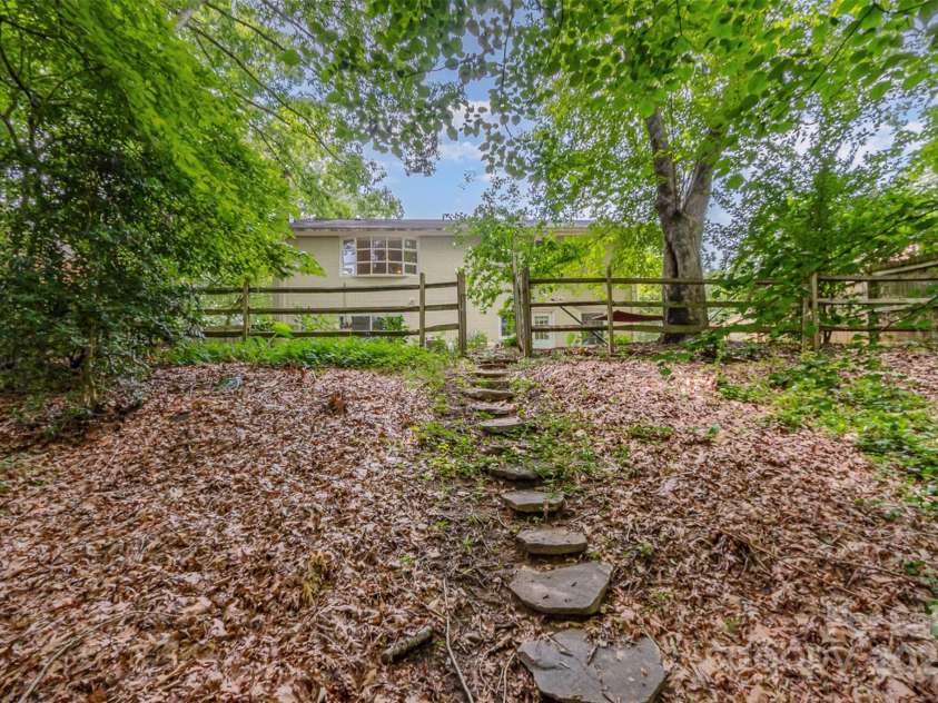 6935 Woodstock Drive, Charlotte, NC 28210.  MLS# CAR4266613, YatesRealty ID 19827. 