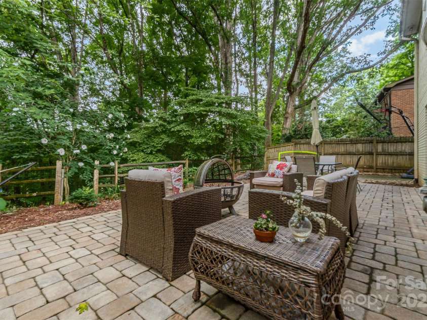 6935 Woodstock Drive, Charlotte, NC 28210.  MLS# CAR4266613, YatesRealty ID 19827. 