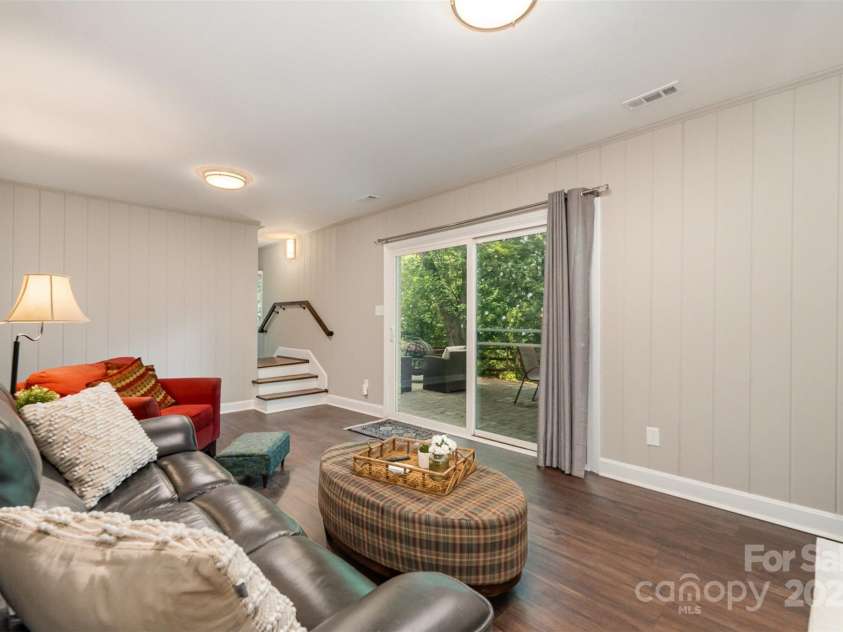 6935 Woodstock Drive, Charlotte, NC 28210.  MLS# CAR4266613, YatesRealty ID 19827. 