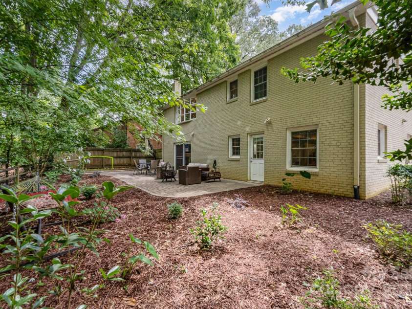 6935 Woodstock Drive, Charlotte, NC 28210.  MLS# CAR4266613, YatesRealty ID 19827. 
