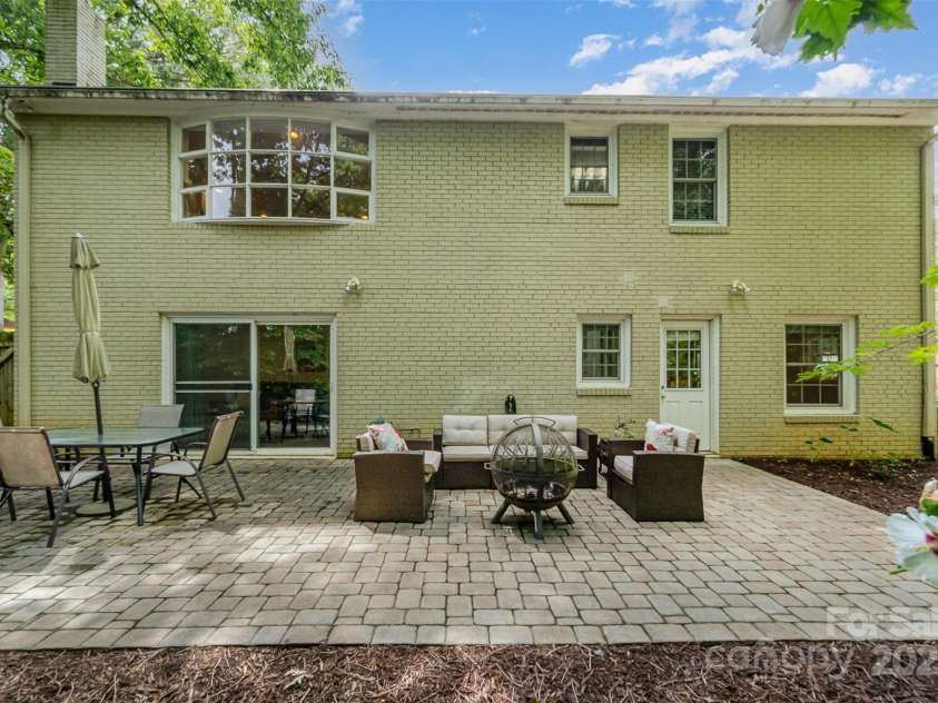 6935 Woodstock Drive, Charlotte, NC 28210.  MLS# CAR4266613, YatesRealty ID 19827. 
