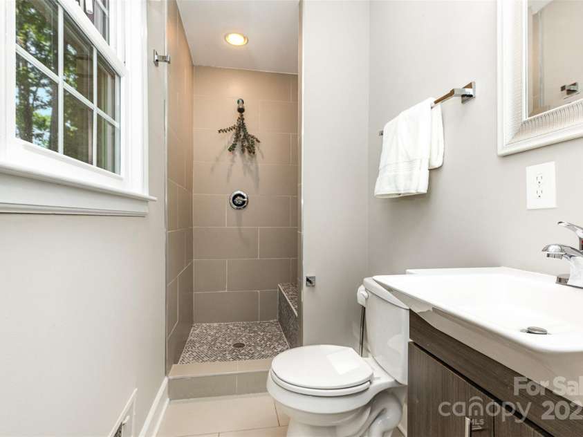 6935 Woodstock Drive, Charlotte, NC 28210.  MLS# CAR4266613, YatesRealty ID 19827. En suite bath - Upstairs