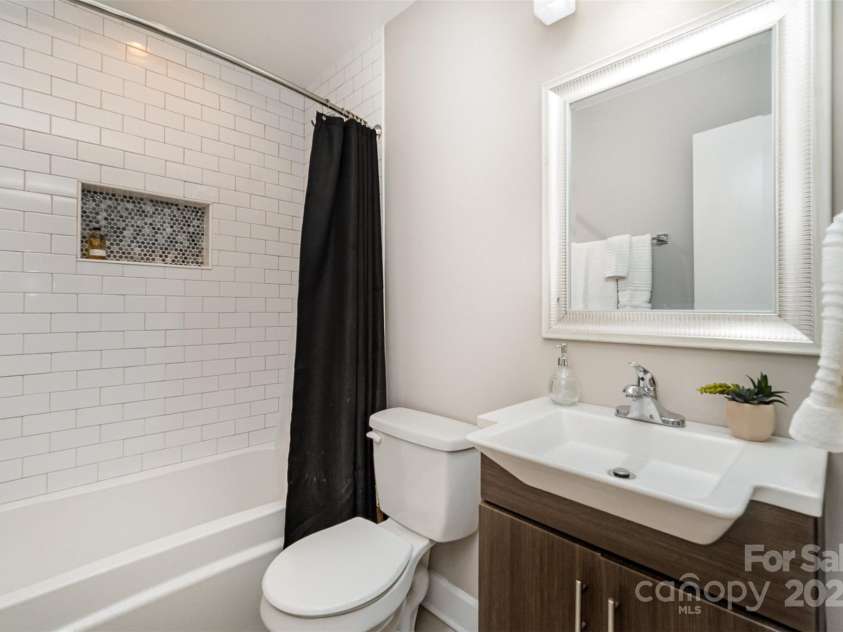 6935 Woodstock Drive, Charlotte, NC 28210.  MLS# CAR4266613, YatesRealty ID 19827. Hall half-bath