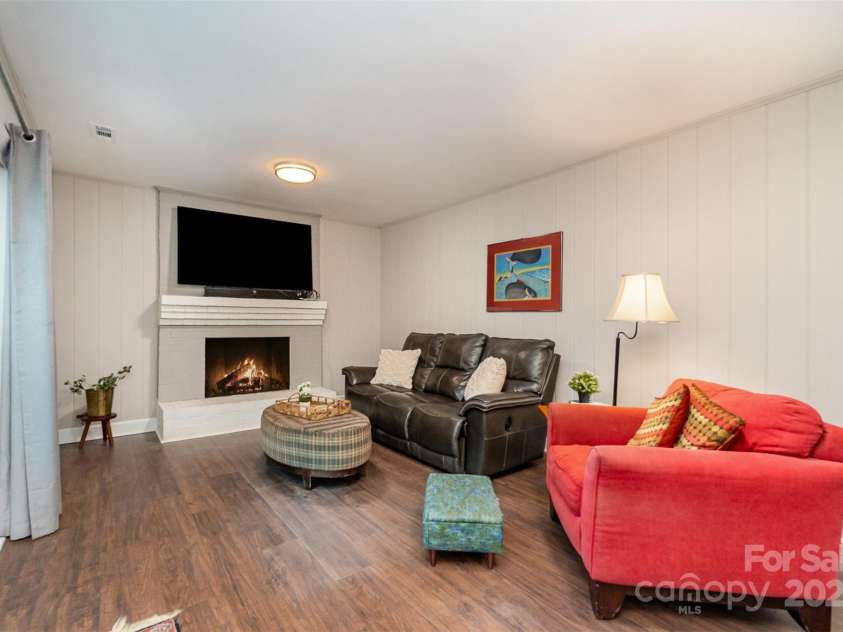 6935 Woodstock Drive, Charlotte, NC 28210.  MLS# CAR4266613, YatesRealty ID 19827. Living room - Downstairs