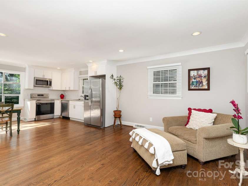 6935 Woodstock Drive, Charlotte, NC 28210.  MLS# CAR4266613, YatesRealty ID 19827. Open concept living