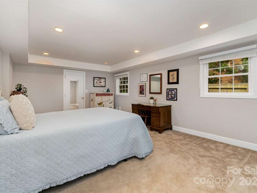 6935 Woodstock Drive, Charlotte, NC 28210.  MLS# CAR4266613, YatesRealty ID 19827. Primary bedroom - Downstairs