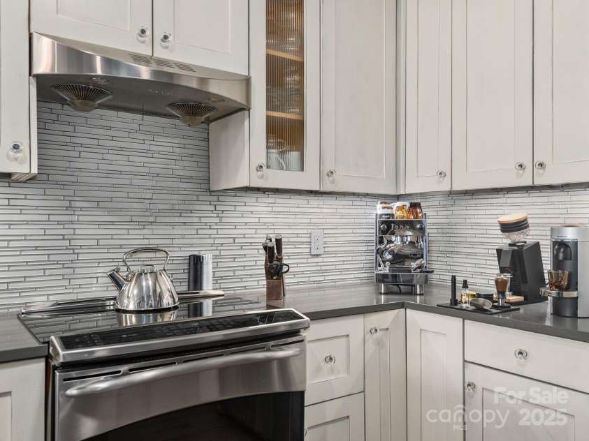 60 Haywood Street, Asheville, NC 28801.  MLS# CAR4301653, YatesRealty ID 19828. 