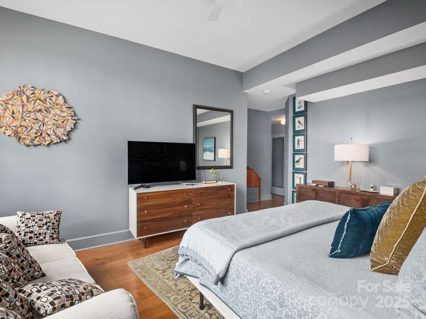 60 Haywood Street, Asheville, NC 28801.  MLS# CAR4301653, YatesRealty ID 19828. Primary Bedroom