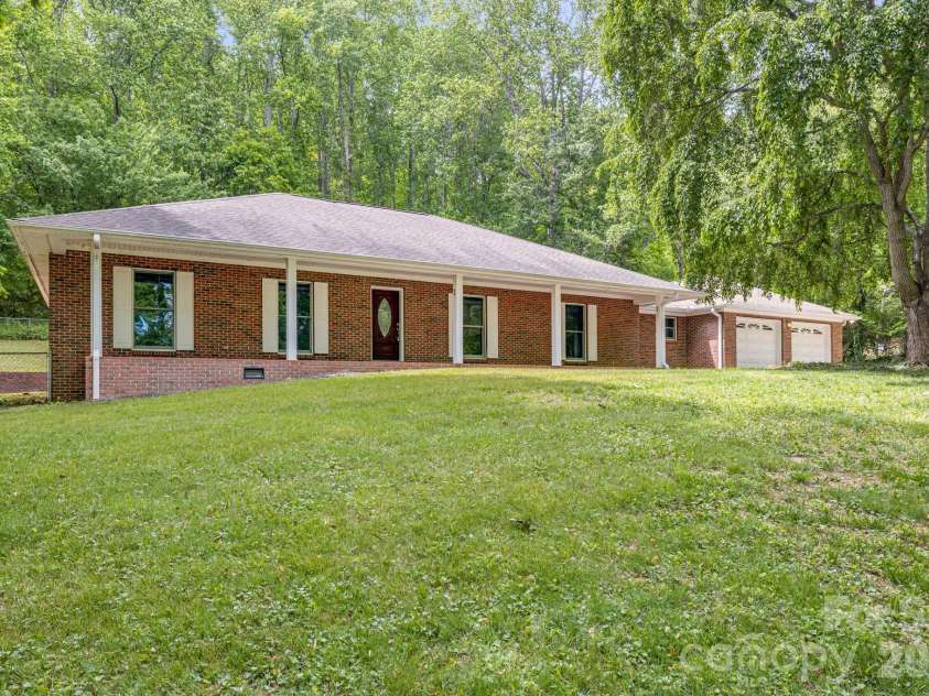 35 Byrd Road, Candler, NC 28715.  MLS# CAR4379213, YatesRealty ID 19829. 