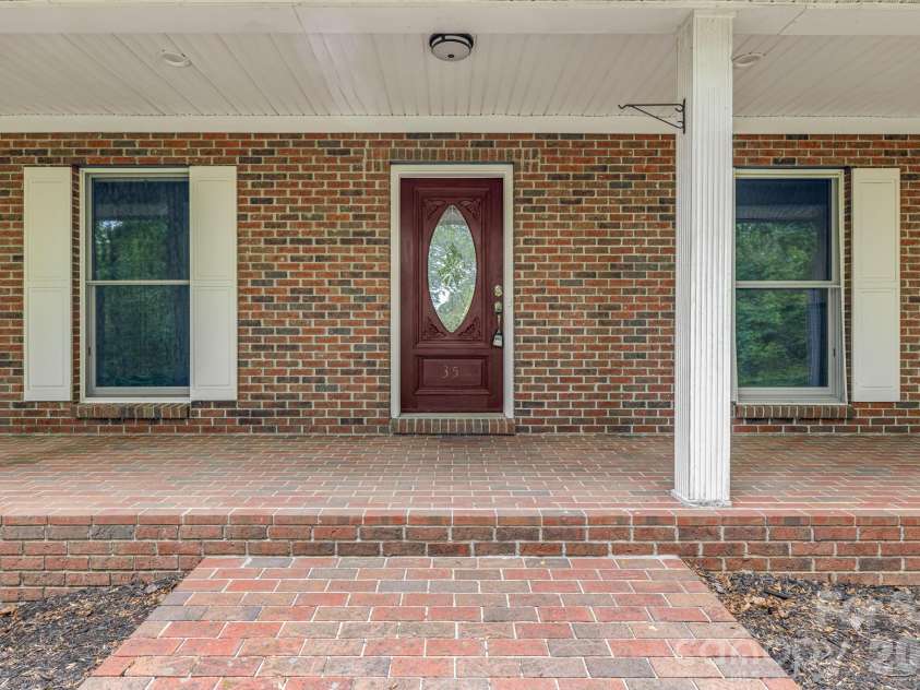 35 Byrd Road, Candler, NC 28715.  MLS# CAR4379213, YatesRealty ID 19829. 