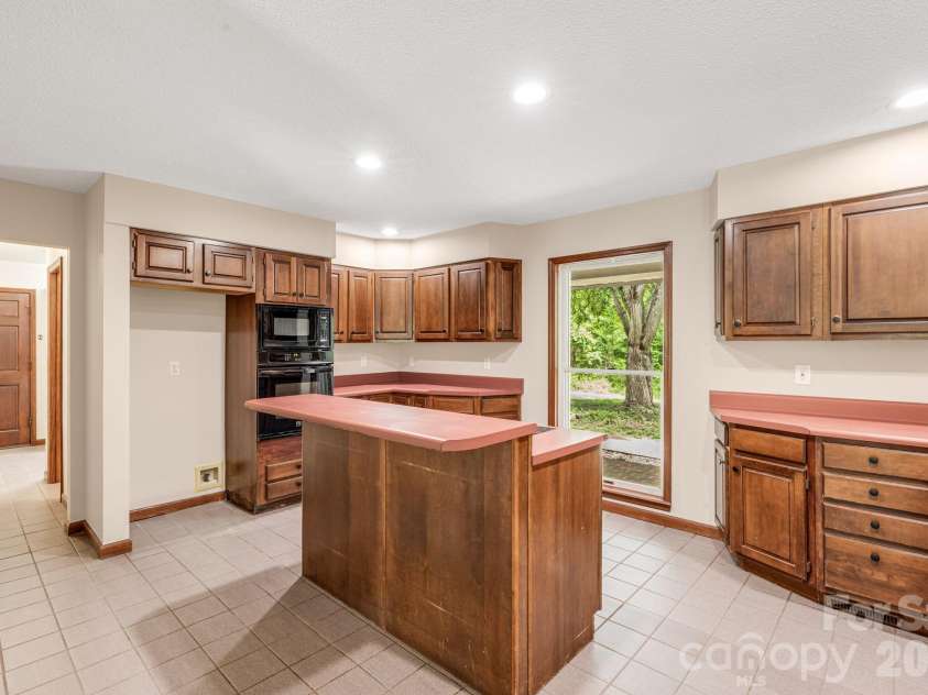 35 Byrd Road, Candler, NC 28715.  MLS# CAR4379213, YatesRealty ID 19829. 