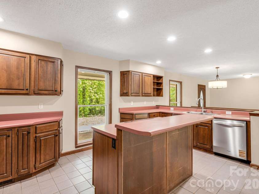 35 Byrd Road, Candler, NC 28715.  MLS# CAR4379213, YatesRealty ID 19829. 