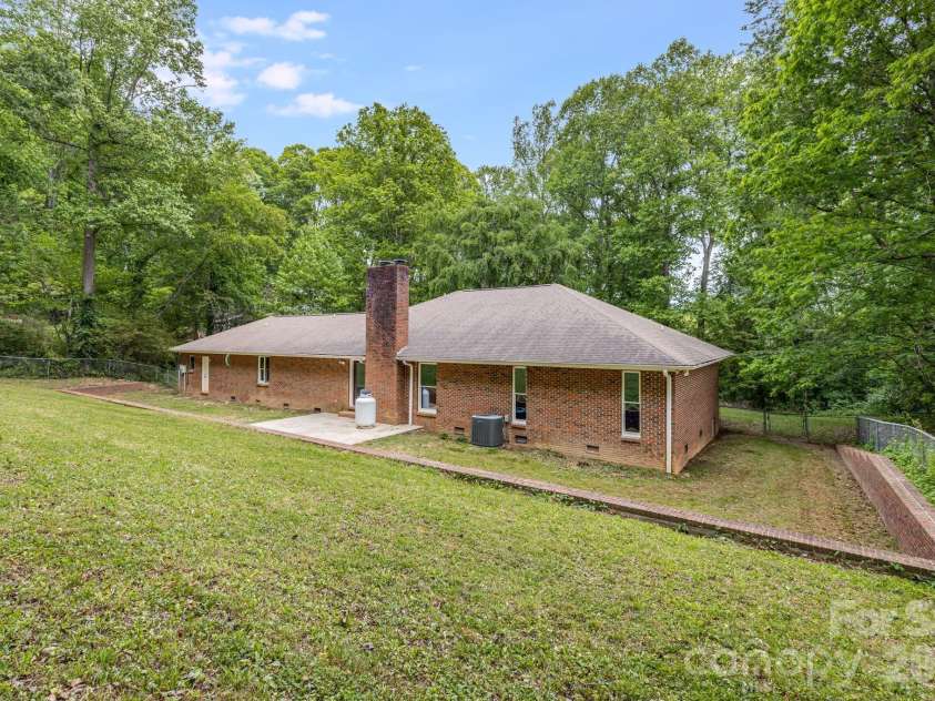 35 Byrd Road, Candler, NC 28715.  MLS# CAR4379213, YatesRealty ID 19829. 