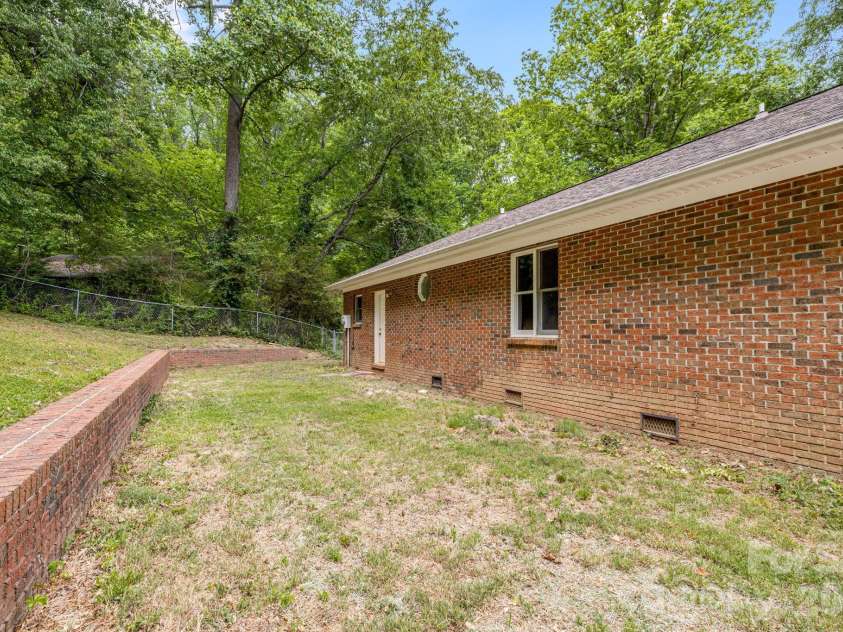 35 Byrd Road, Candler, NC 28715.  MLS# CAR4379213, YatesRealty ID 19829. 